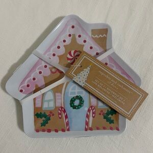 Cupcakes and Cashmere set of 4 Gingerbread House Plates NWT
